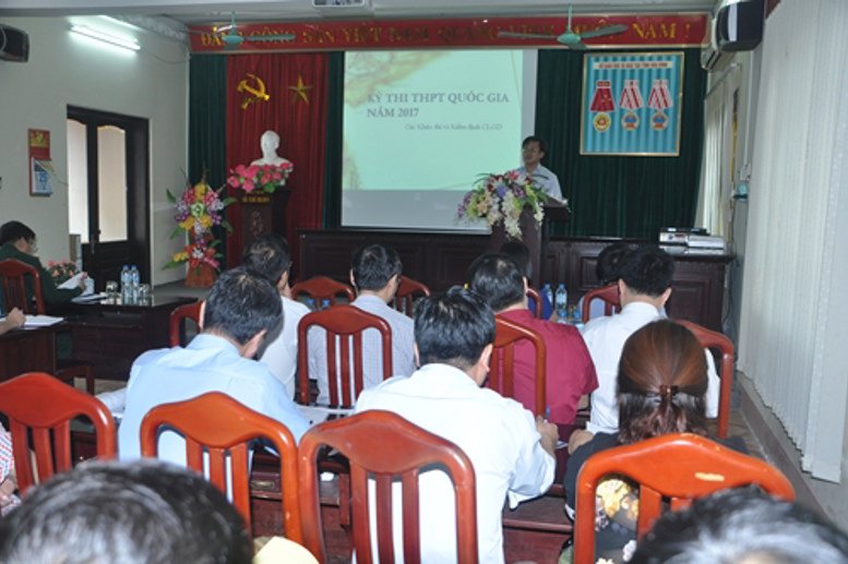 Đ/c Nguyễn Quang Vinh - Trưởng phòng KT&QLCLGD, Sở GD&ĐT triển khai các nội dung tập huấn kỳ thi THPT quốc gian năm 2017