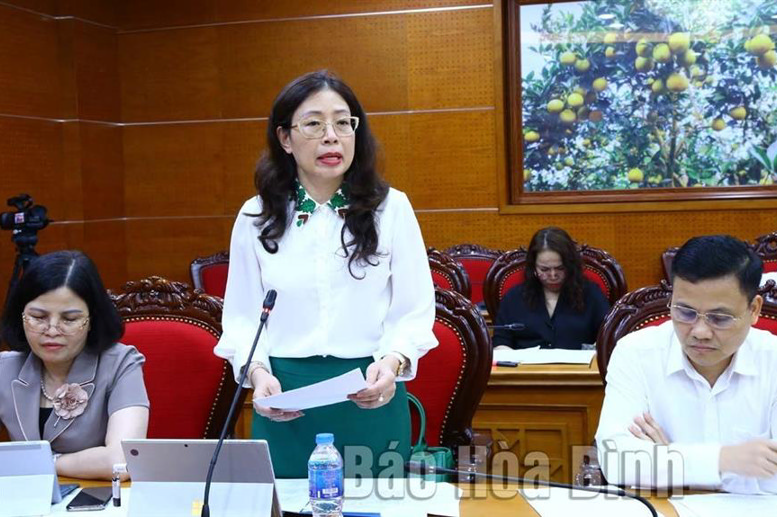 Đồng chí Bùi Thị Kim Tuyến, Giám đốc Sở GD&ĐT thảo luận tại hội nghị. 