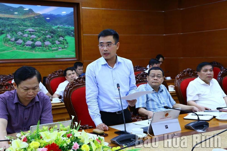 Đồng chí Bùi Đức Nam, Giám đốc Sở TT&TT phát biểu tại hội nghị.