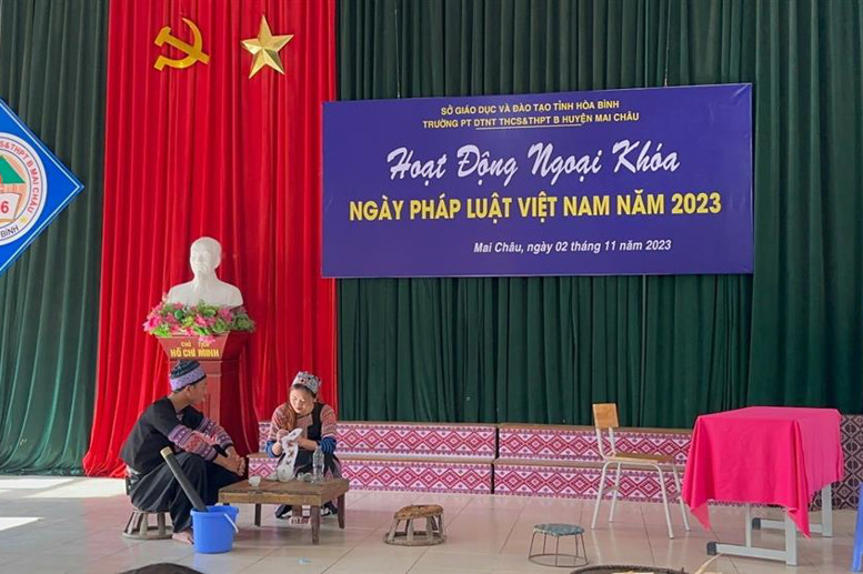 Đội Hoa Đào - chủ đề tuyên truyền “Tảo hôn và hôn nhân cận huyết”