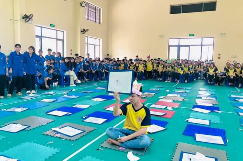 Em Hà Bùi Duy Quang - học sinh lớp 9B là thí sinh duy nhất còn trụ lại trên sàn đấu 