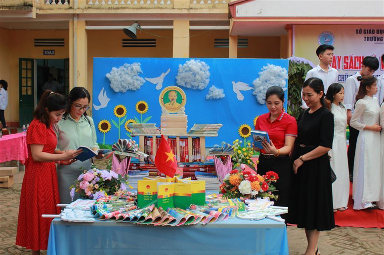 Các thầy cô bên những cuốn sách hay